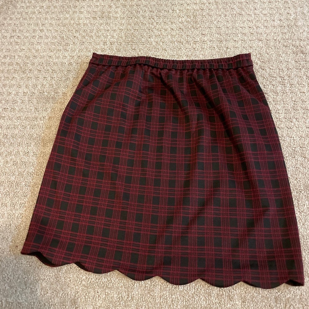 NWT- Skies Are Blue Red & Black Scalloped Hem Mini Skirt - Picture 3 of 7